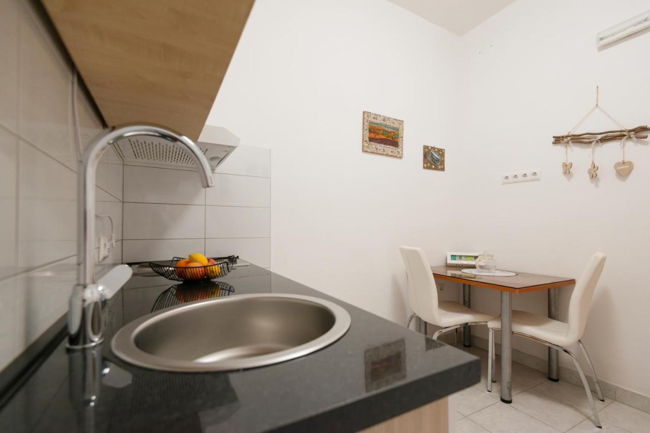 Guesthouse Sanela Pomena Luaran gambar